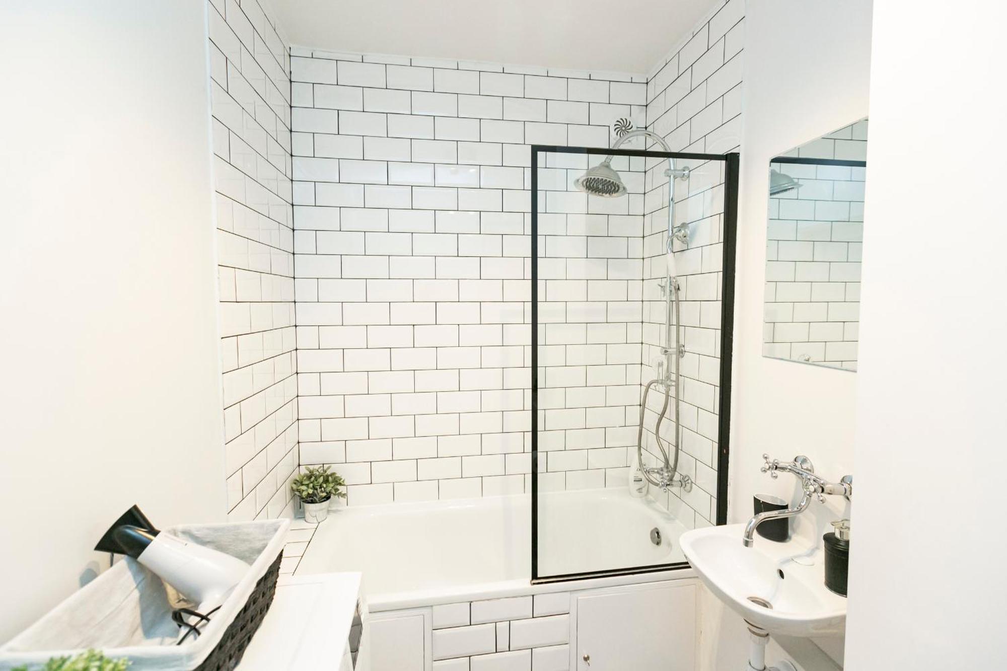Nowogrodzka 78 - Apartament Dla 4 Osob - 200M Od Szpitala Klinicznego Na Lindleya - 1Km Do Dworca Centralnego - Wifi - Smart Tv 45 Cali Varsóvia Exterior foto